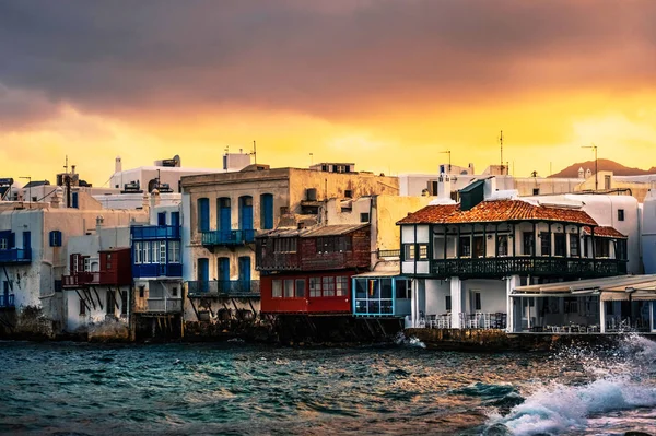 Case sul mare su un Mykonos — Foto Stock