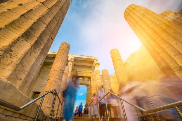 Touristen Passieren Den Monumentalen Eingang Zum Parthenon Tempel Athen Griechenland — Stockfoto