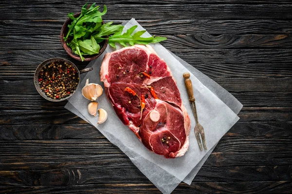 Pezzo di carne cruda di agnello — Foto Stock