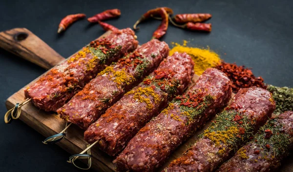 Kebab crudo con spezie — Foto Stock
