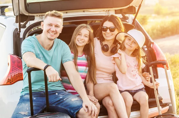 Familie in de auto — Stockfoto