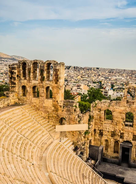 Ancient Herodes Atticus amphitheater with the cityscape on the background — Stock Photo, Image