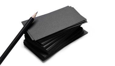 Siyah kartvizit yığını