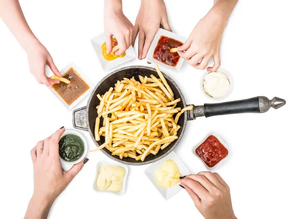 Familie mit Pommes zum Abendessen von oben — Stockfoto