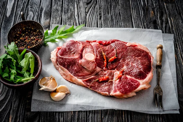 Pezzo di carne cruda di agnello — Foto Stock