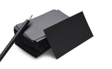 Siyah kartvizit yığını