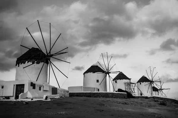 Mulini a vento Mykonos al tramonto — Foto Stock