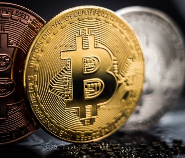 Bilgisayar devre kartında bitcoin kümesi