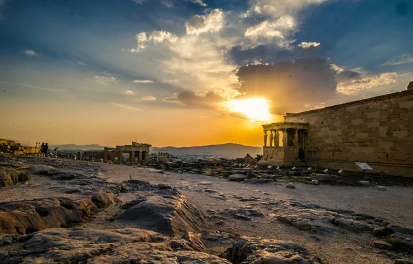 Coucher de soleil sur le temple d'Erechtheum, Acropole — Photo