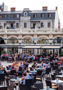 Georgia, Batumi 'deki Piazza Meydanı' nda rahat bir kafe.