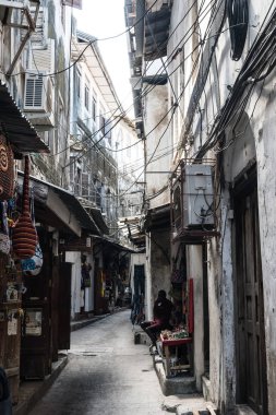 Boş sokakta dar: zanzibar, küçük yerel mağazalar