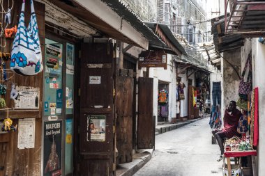 Şehir merkezine ve sokağın Zanzibar