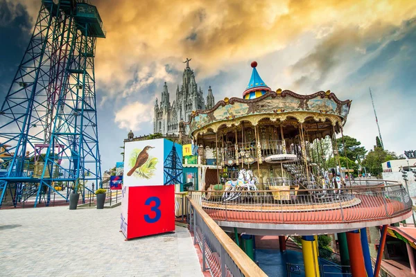 Parque de diversões em Barcelona — Fotografia de Stock