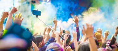 Holi renk festivali kutlaması