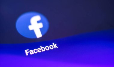 Facebook simgesi ekranda