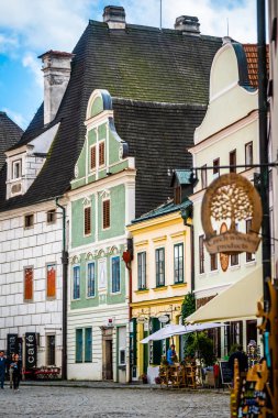 Cesky Krumlov Caddesi üzerinde güzel mimari