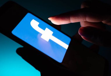 smartphone ile Facebook app kapatmak