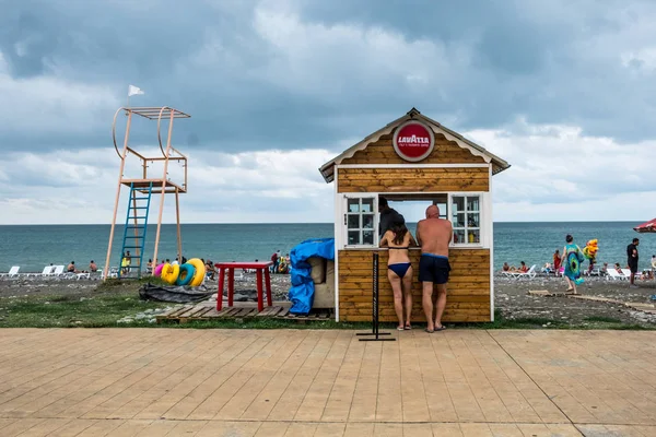 Kawiarnia na nabrzeżu w mieście Batumi — Zdjęcie stockowe