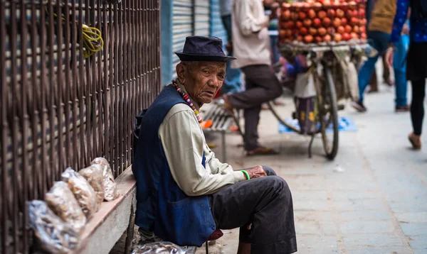 Старий Непальська людина на вулиці з Катманду — стокове фото