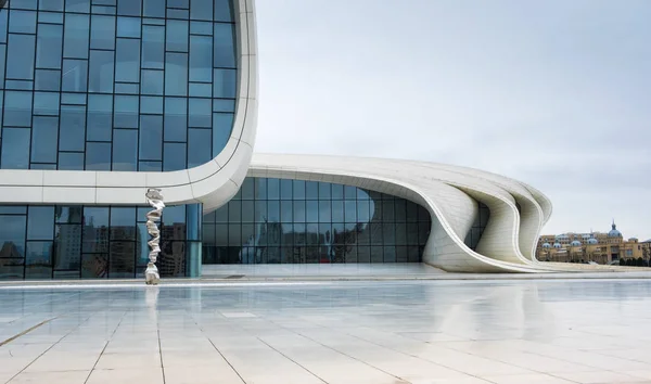 Современный Центр Гейдара Алиева в Баку, Азербайджан — стоковое фото