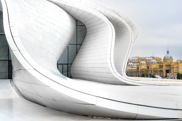 Futuristiske mure i Heydar Aliev Center i Baku - Stock-foto