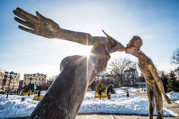 ハリコフのクローズ アップでは恋人への記念碑 — ストック写真
