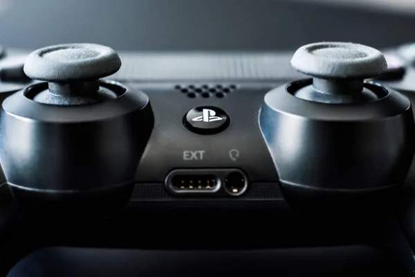 Videogiochi controller di gioco PlayStation — Foto Stock