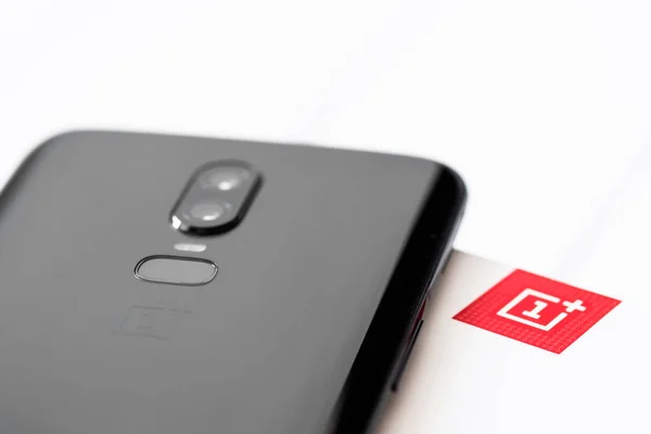 Smartphone moderno OnePlus 6 —  Fotos de Stock