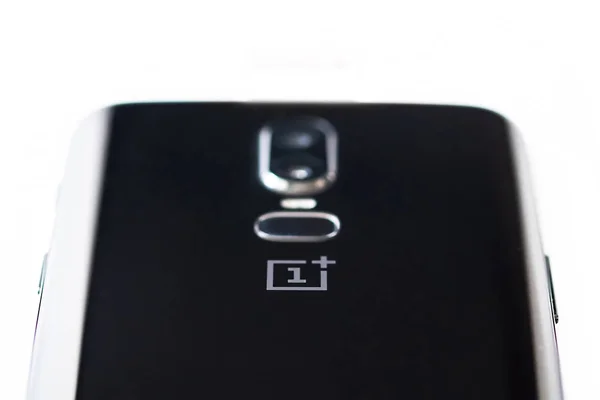 Smartphone moderno OnePlus 6 —  Fotos de Stock