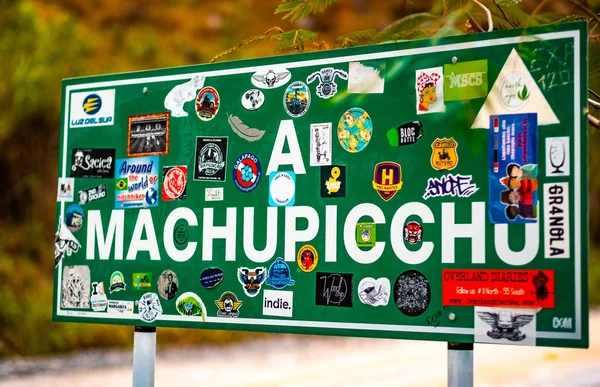 Sinal de apontar verde para Machupicchu — Fotografia de Stock