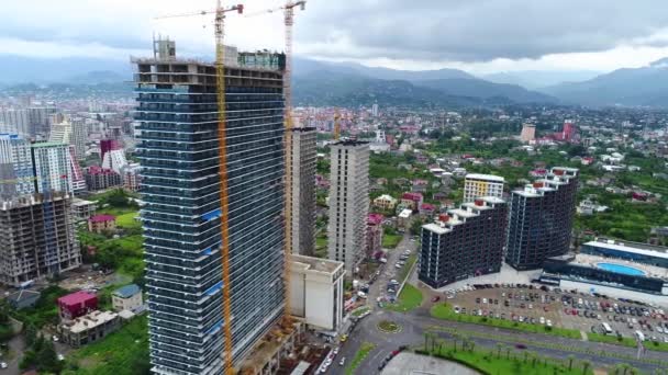 Filmagem 4k de construção de arranha-céus no centro da cidade de Batumi — Vídeo de Stock