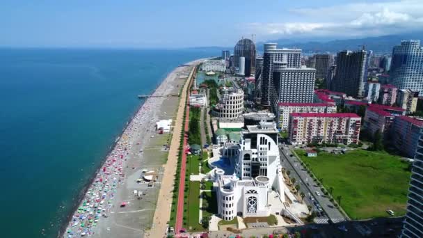 Vista aérea del terraplén en Batumi, Georgia — Vídeo de stock