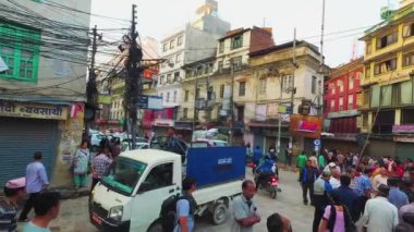 Asya şehirde sokak insan kalabalığı