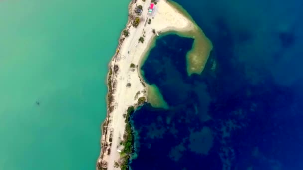 Flygfoto över sandstranden havet fläta — Stockvideo