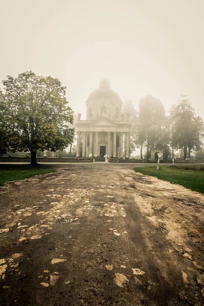 罗马天主教教会提高圣和圣约瑟夫, 利沃夫 — 图库照片
