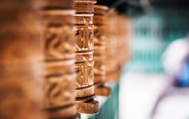 Tapınağı dua direksiyonda yukarı kapalı