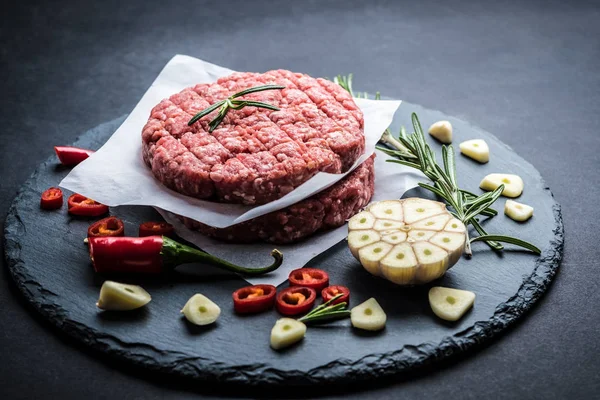 Bife moído de carne de vaca para hambúrguer — Fotografia de Stock