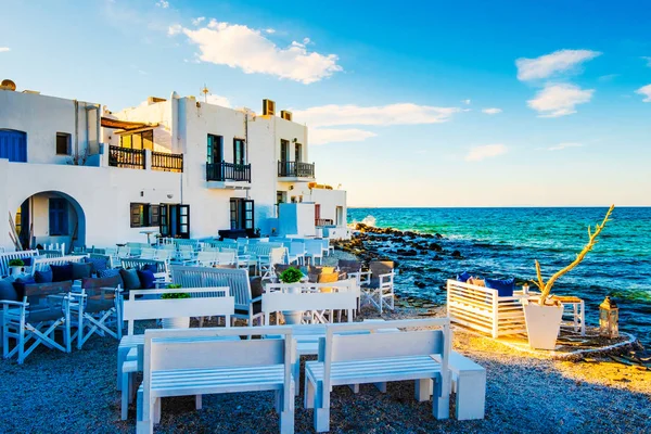Sunshine view of white restaurant at turquoise stony bay of greek island Paros — Stock Photo, Image