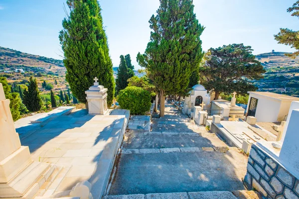 Cimitero greco ortodosso nel villaggio di Lefkes — Foto Stock