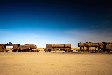 Bolivya 'da paslı buhar lokomotifleri