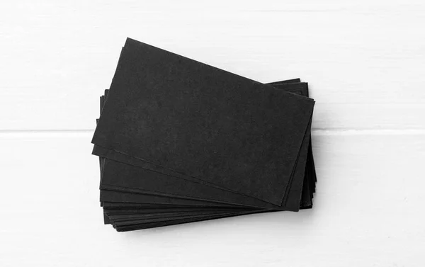 Leere schwarze Visitenkartenstapel für Ihr Design — Stockfoto