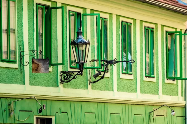 Vista de la calle de hermosa arquitectura — Foto de Stock