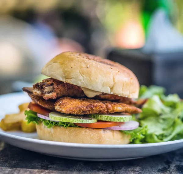Street food fishburger — Stock Photo, Image