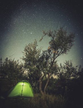 Güzel bir bulutlu gökyüzü günbatımı manzarası