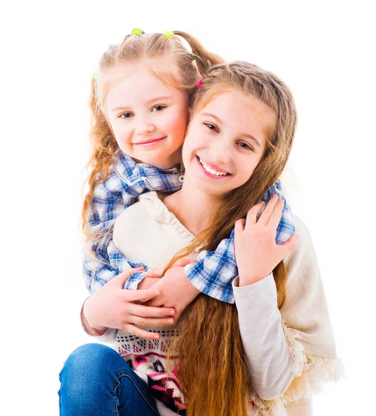 Retrato de dos hermosas hermanas alegres —  Fotos de Stock