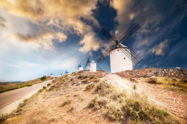 yel değirmenleri consuegra