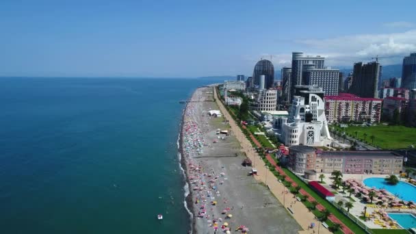Vista aérea del terraplén en Batumi, Georgia — Vídeo de stock