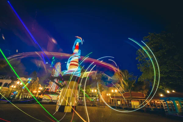 Abstract light trails of carousels in Kharkiv Gorky park — Stock Photo, Image