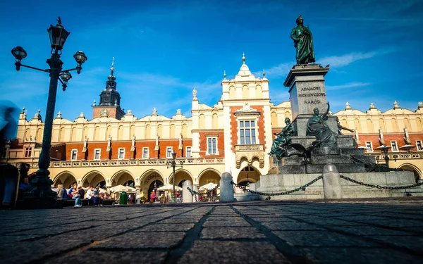 Vista al sol del mercado de Cracovia — Foto de Stock