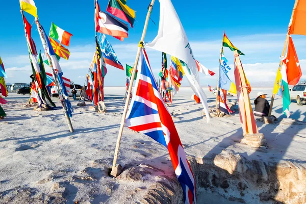Bandiere del sole da diversi paesi su pietre — Foto Stock